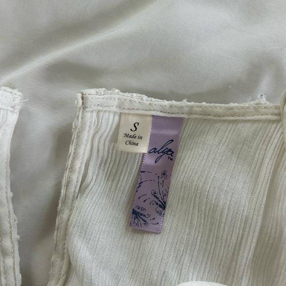 Francesca’s White Romper - Picture 3 of 4
